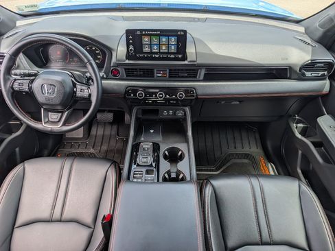 Used 2025 Honda Pilot TrailSport image 4
