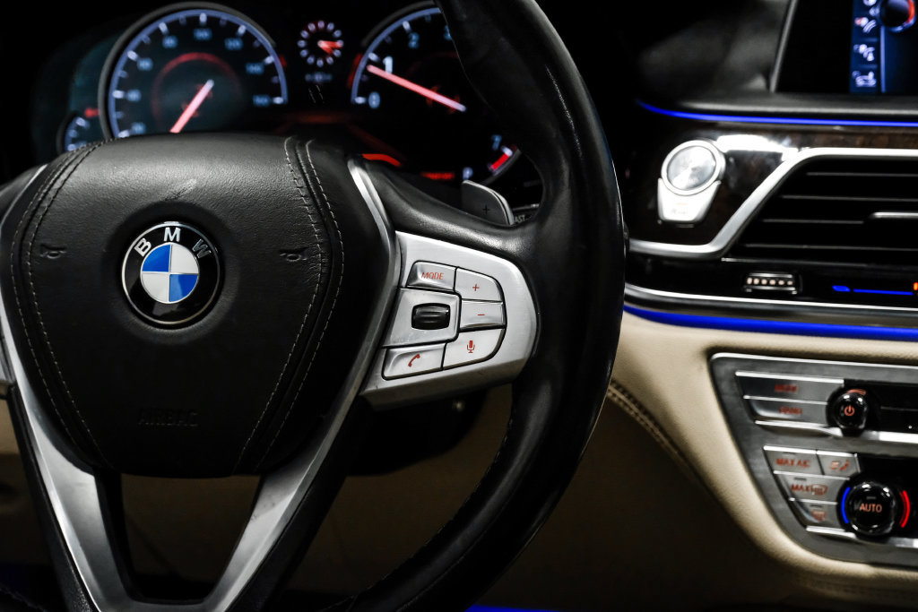 Used 2016 BMW 750i xDrive AWD/4WD image 24