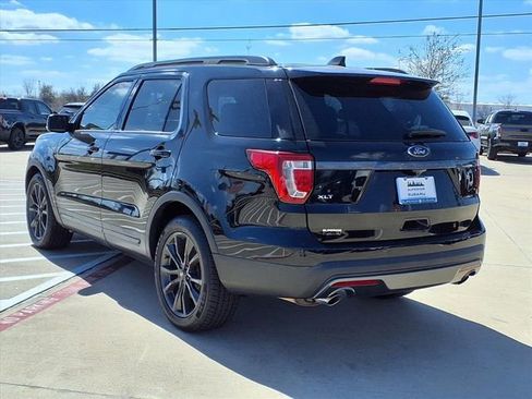 Used 2017 Ford Explorer XLT w/ Equipment Group 202A image 2