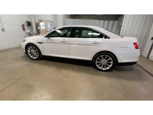 Used 2017 Ford Taurus Limited image 5