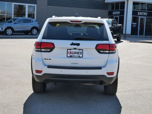 Used 2019 Jeep Grand Cherokee Laredo image 8