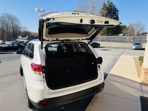 Used 2018 Toyota Highlander XLE image 14