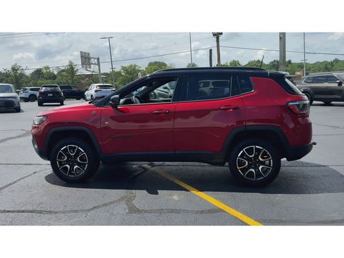 Used 2025 Jeep Compass Trailhawk AWD/4WD image 5