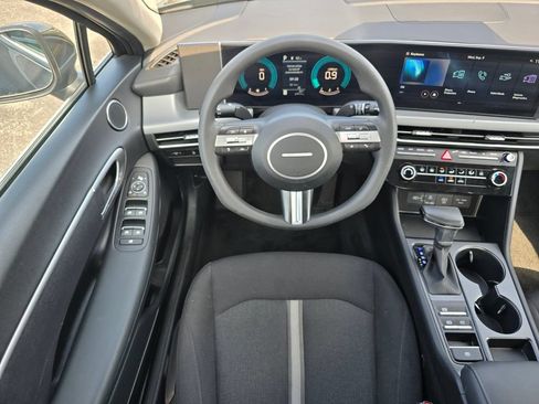 Used 2025 Hyundai Sonata SE FWD image 21