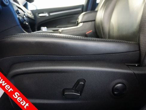 Used 2023 Chrysler 300 Touring L image 7