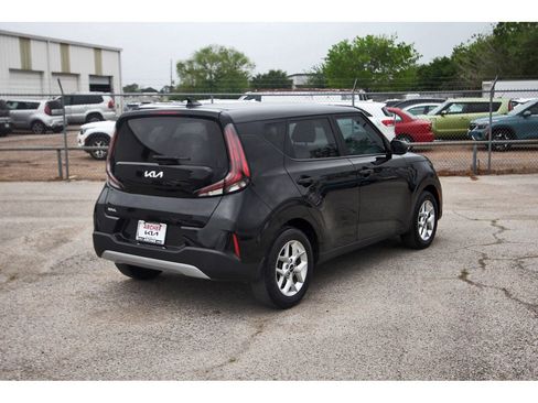 Used 2023 Kia Soul LX w/ LX Technology Package image 7