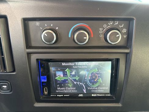 Used 2020 Chevrolet Express 3500 w/ Driver Convenience Package RWD image 16