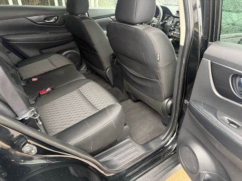 Used 2020 Nissan Rogue SV image 14