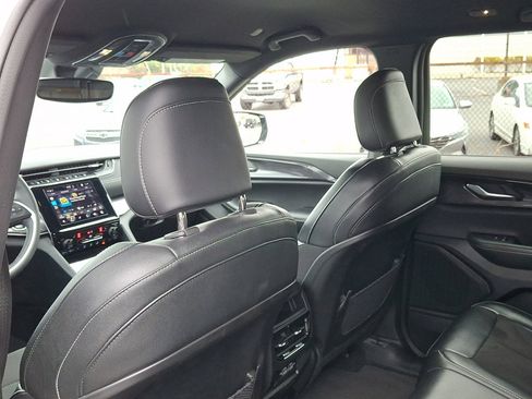 Used 2023 Jeep Grand Cherokee Altitude image 20