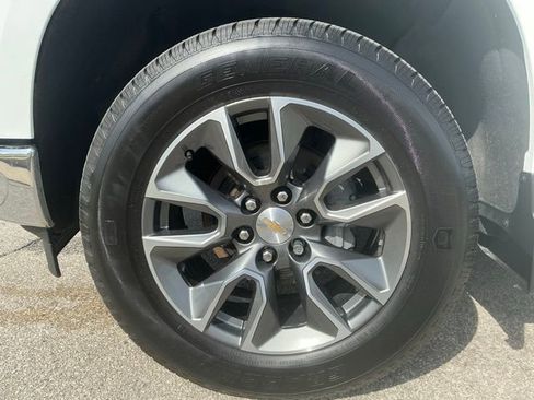 Used 2025 Chevrolet Silverado 1500 LT image 11