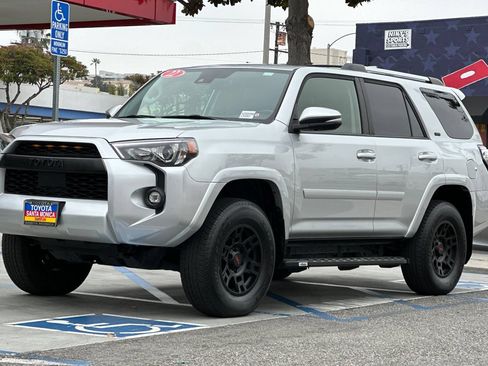 Used 2022 Toyota 4Runner SR5 Premium w/ Moonroof Package RWD image 8