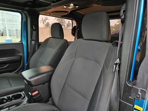 Used 2020 Jeep Wrangler Sport image 11