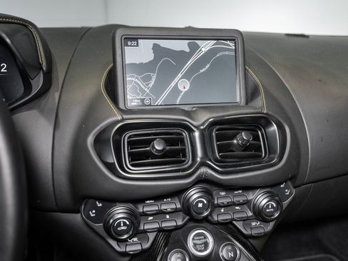 Used 2019 Aston Martin V8 Vantage Coupe image 23