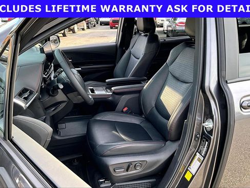 Used 2025 Toyota Sienna XSE w/ XSE Plus Package FWD image 20