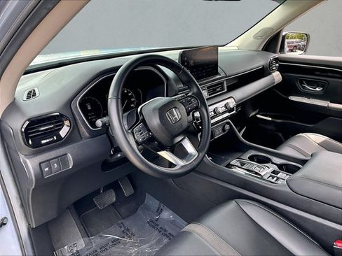 Used 2025 Honda Pilot Touring image 13