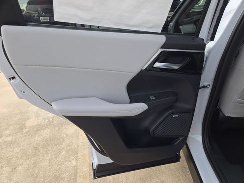 New 2026 Mitsubishi Outlander SE FWD image 14