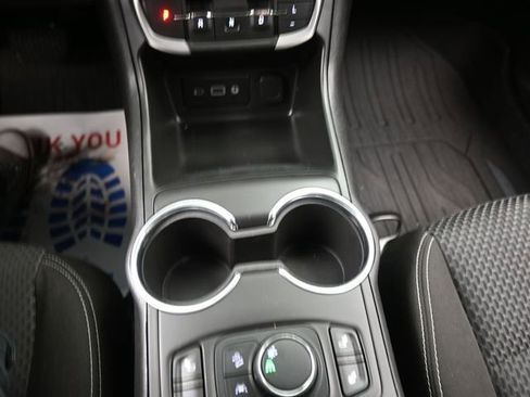 Used 2023 GMC Terrain SLE w/ Driver Convenience Package image 11