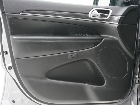 Used 2019 Jeep Grand Cherokee Limited w/ Trailer Tow Group IV image 12