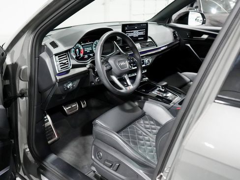 Used 2025 Audi SQ5 Premium Plus w/ Premium Plus Package image 9