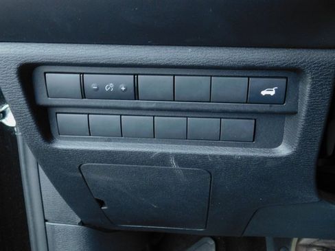 Used 2024 Mitsubishi Outlander SE image 37