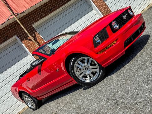 Used 2006 Ford Mustang GT RWD image 24