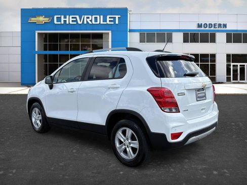 Used 2021 Chevrolet Trax LT w/ Driver Confidence Package FWD image 3