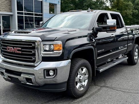 Used 2017 GMC Sierra 2500 SLT w/ Duramax Plus Package AWD/4WD image 2
