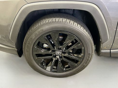 Used 2021 Toyota RAV4 XLE Premium image 13