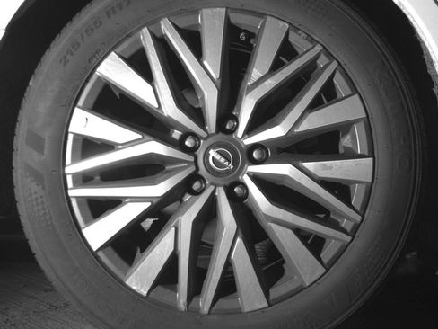 Used 2025 Nissan Altima 2.5 SV FWD image 18