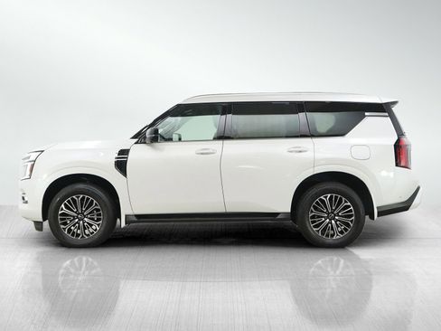 Used 2025 Nissan Armada SL AWD/4WD image 2