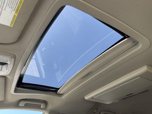 Used 2015 Toyota Sienna XLE Premium FWD image 36