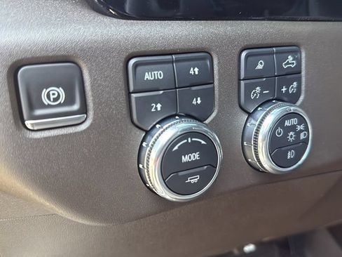 Used 2025 GMC Sierra 1500 SLT w/ SLT Premium Plus Package AWD/4WD image 9
