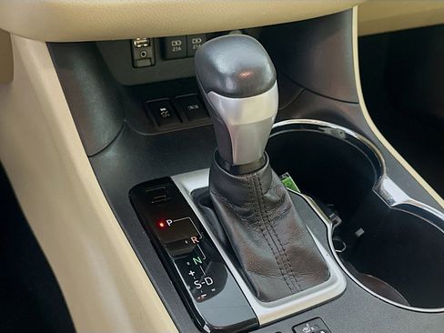 Used 2017 Toyota Highlander XLE FWD image 25