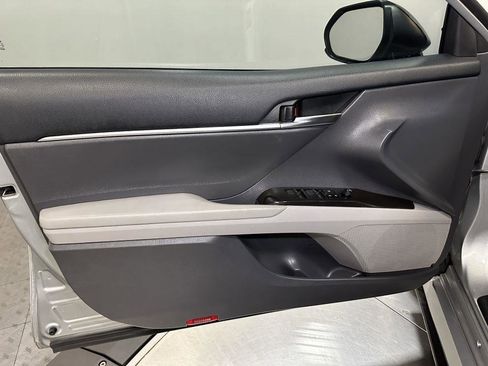 Used 2022 Toyota Camry LE image 19