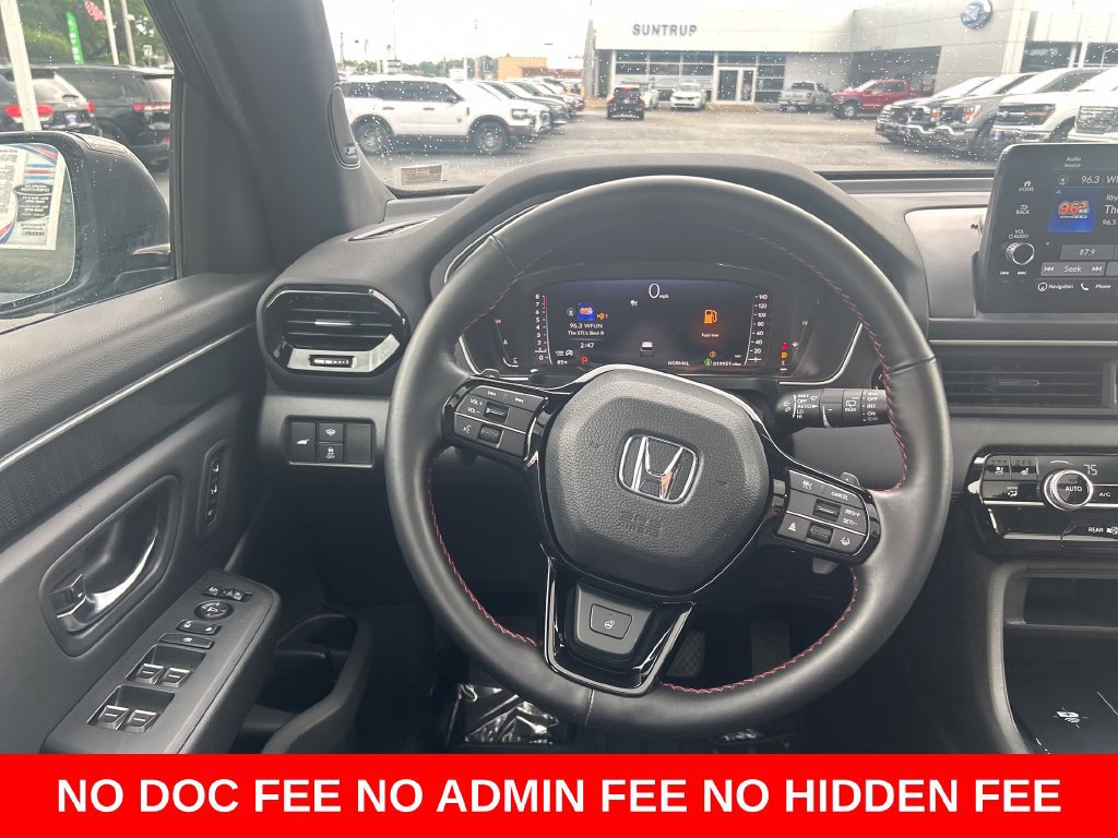 Used 2025 Honda Pilot Black Edition image 13