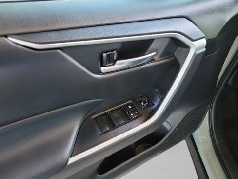 Used 2021 Toyota RAV4 XLE image 27