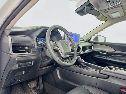 Used 2024 Toyota Grand Highlander XLE image 12