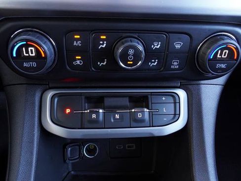 Used 2023 GMC Acadia SLE image 26