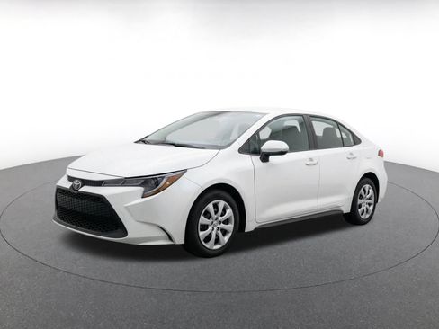Used 2025 Toyota Corolla LE FWD image 3