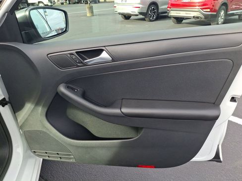 Used 2016 Volkswagen Jetta S image 22