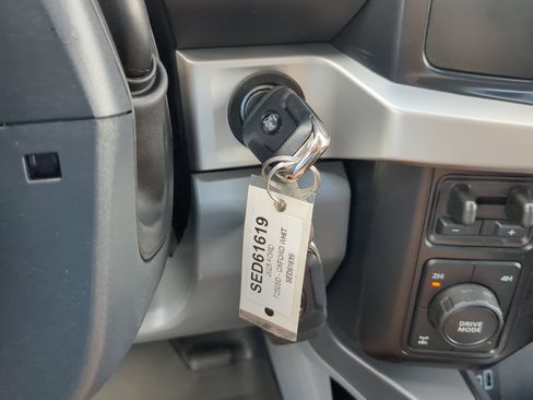 Certified 2025 Ford F250 XLT AWD/4WD image 25