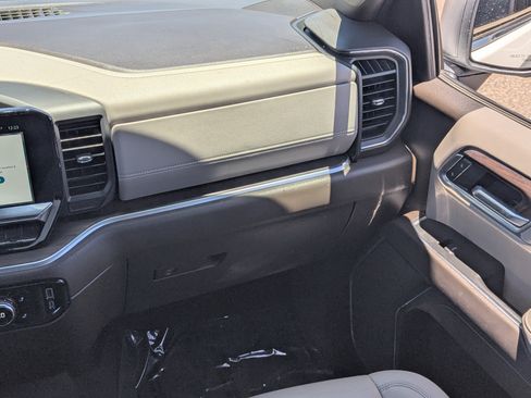 Used 2025 GMC Sierra 1500 SLT RWD image 17