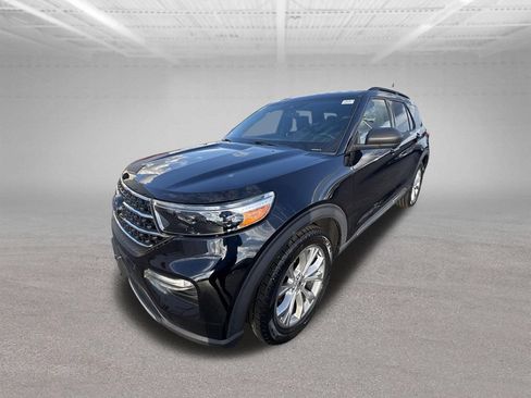 Used 2020 Ford Explorer XLT w/ Equipment Group 202A RWD image 11