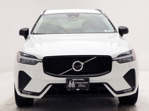 Used 2025 Volvo XC60 B5 Core image 4