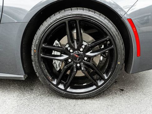 Used 2019 Chevrolet Corvette Stingray Coupe w/ Carbon Flash Badge Package RWD image 27