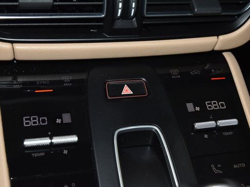 Certified 2025 Porsche Macan AWD/4WD image 15