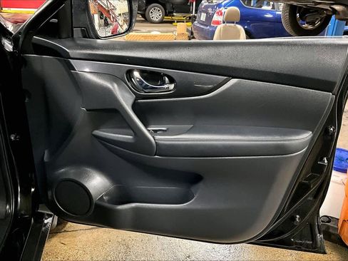 Used 2019 Nissan Rogue SV image 20