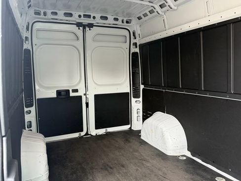 Used 2025 RAM ProMaster 2500 w/ Convenience Group FWD image 17