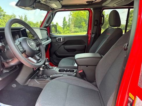 Used 2026 Jeep Wrangler Unlimited Rubicon AWD/4WD image 16