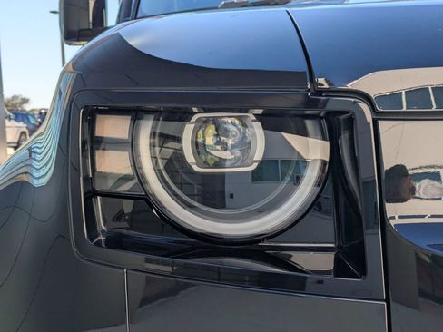 New 2026 Land Rover Defender 110 X-Dynamic SE image 10